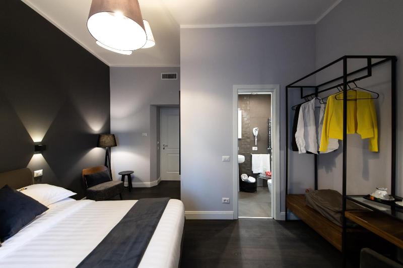 Standard Double Room image 2