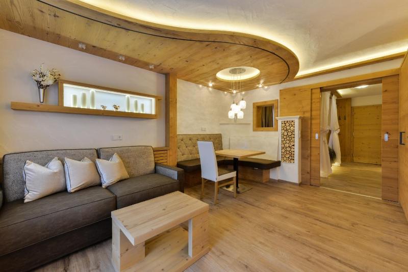 Junior Suite with Balcony image 1