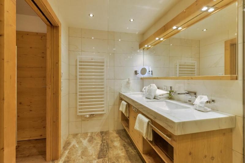 Junior Suite with Balcony image 3