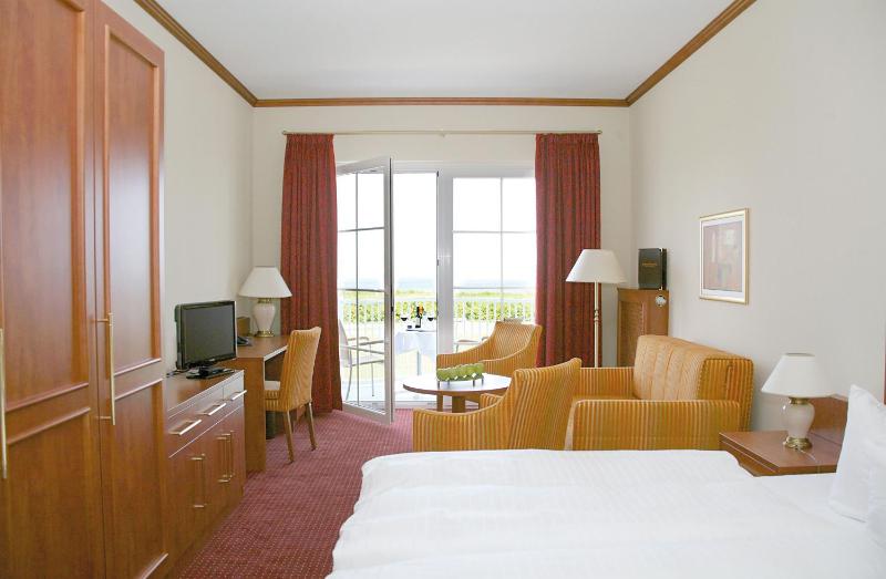 Premium Triple Room image 3