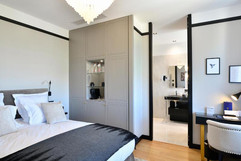 Deluxe Room with Sea View image 4