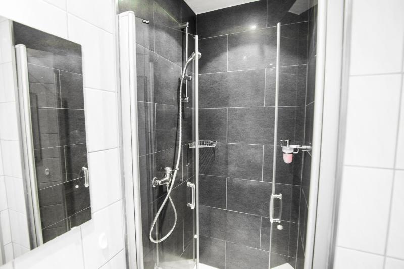Single Room image 3