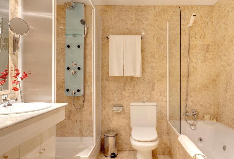 Superior Double Room image 4