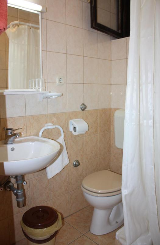 Studio Apartment with Balcony image 4