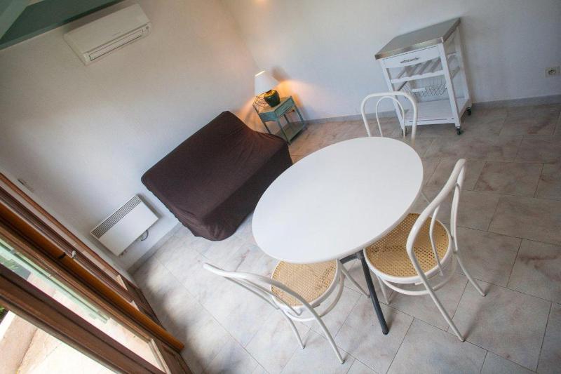 Studio with Air Conditioning image 1