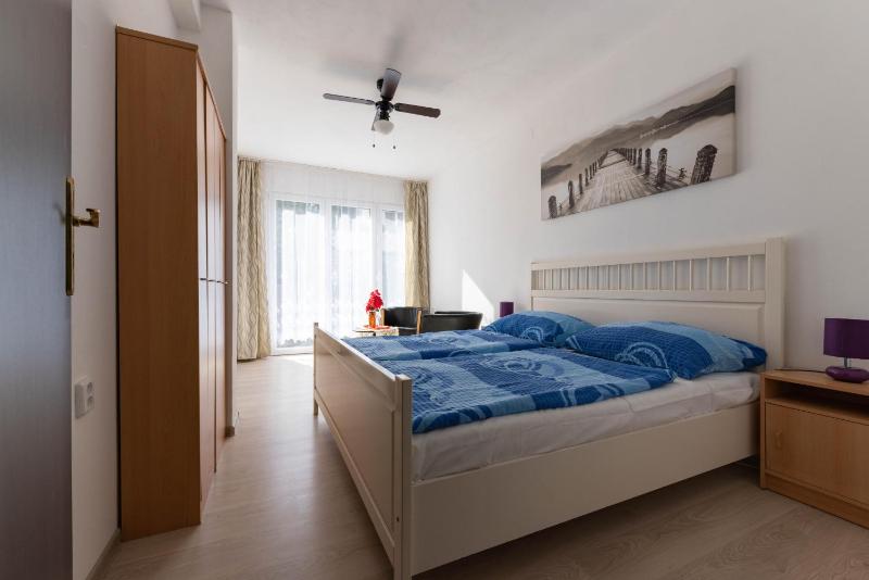 Double Room with Extra Bed image 1