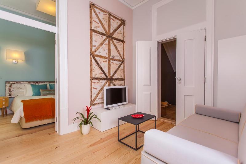 One-Bedroom Apartment image 4
