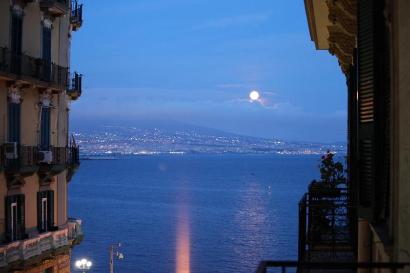 Double Room with Balcony and Sea View image 3