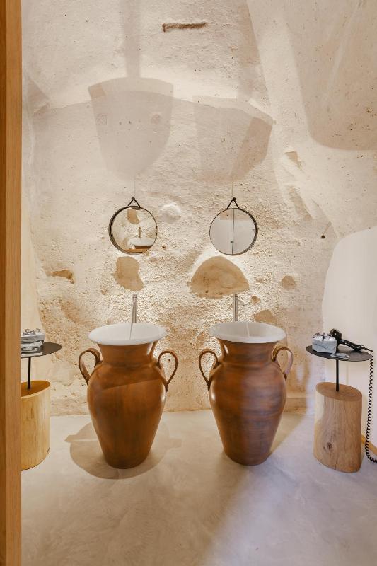 Deluxe Double Room with Shower image 4