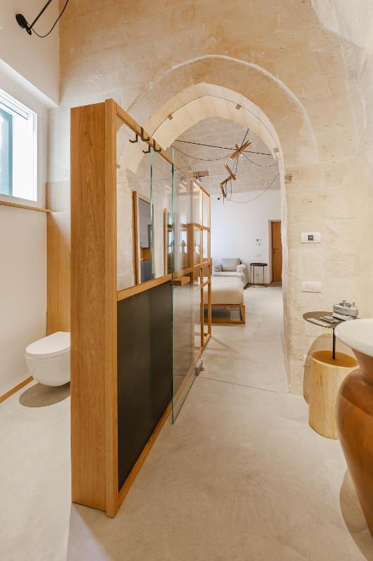 Deluxe Double Room with Shower image 3