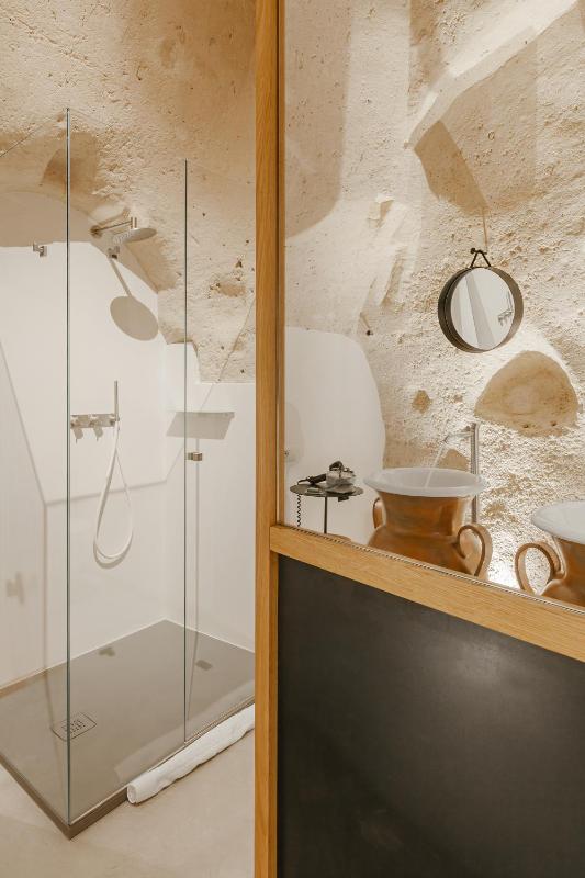 Deluxe Double Room with Shower image 2
