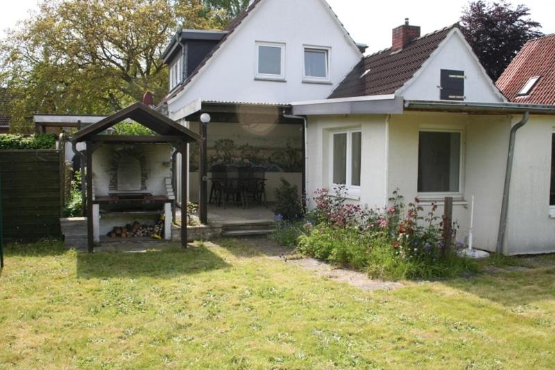 Two-Bedroom House image 4