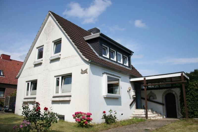 Two-Bedroom House image 3
