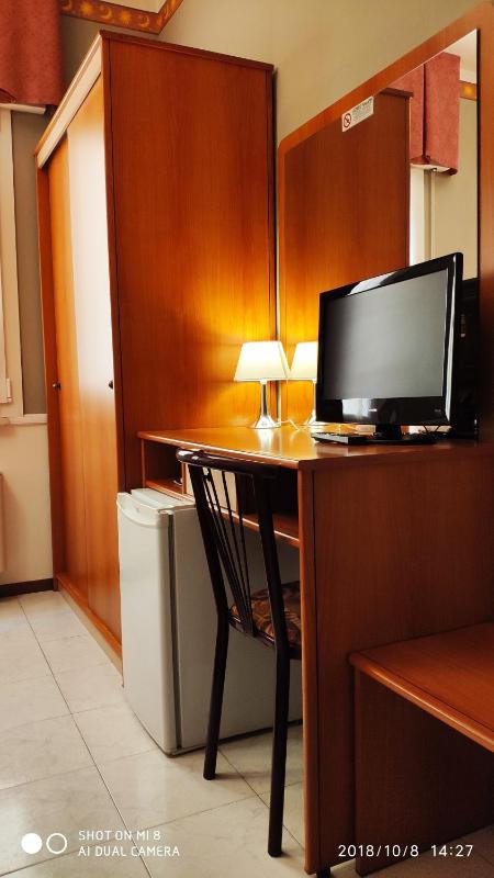 Small Double or Twin Room image 3