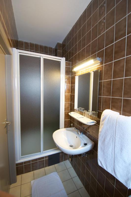 Deluxe Double Room with Shower image 4