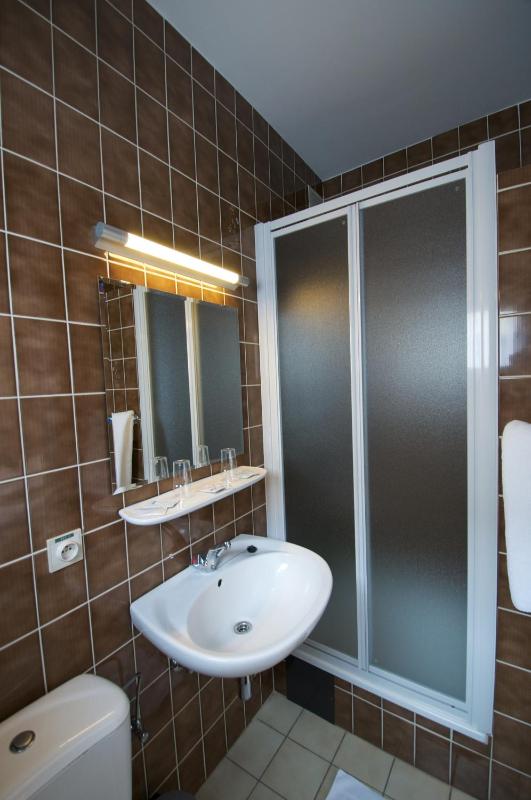 Standard Twin Room image 2