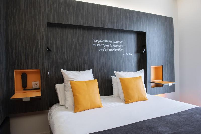 Double Room image 3