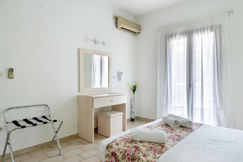 Byron Hotel - image 45