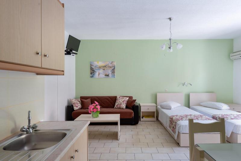 Byron Hotel - image 15