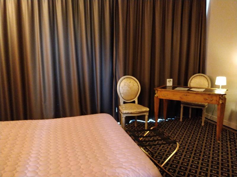 Double Room image 4