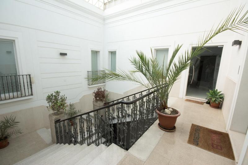 Studio with Sofa Bed image 2