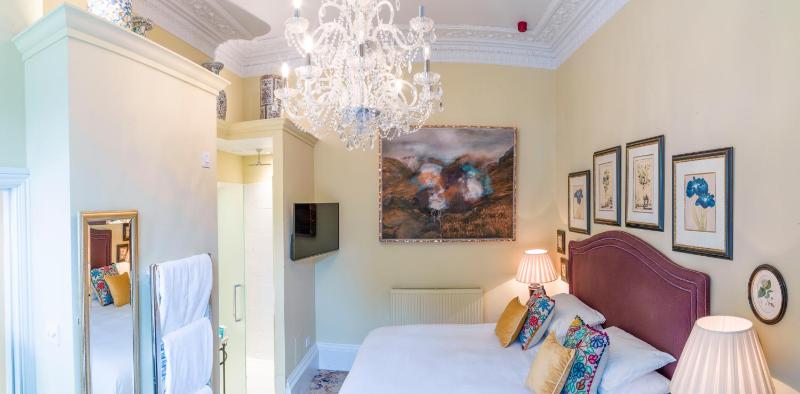Cosy King image 4