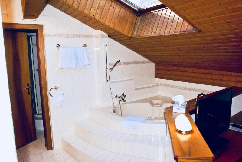 Junior Suite with Hot Tub image 2