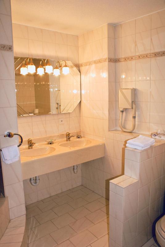 Junior Suite with Hot Tub image 2