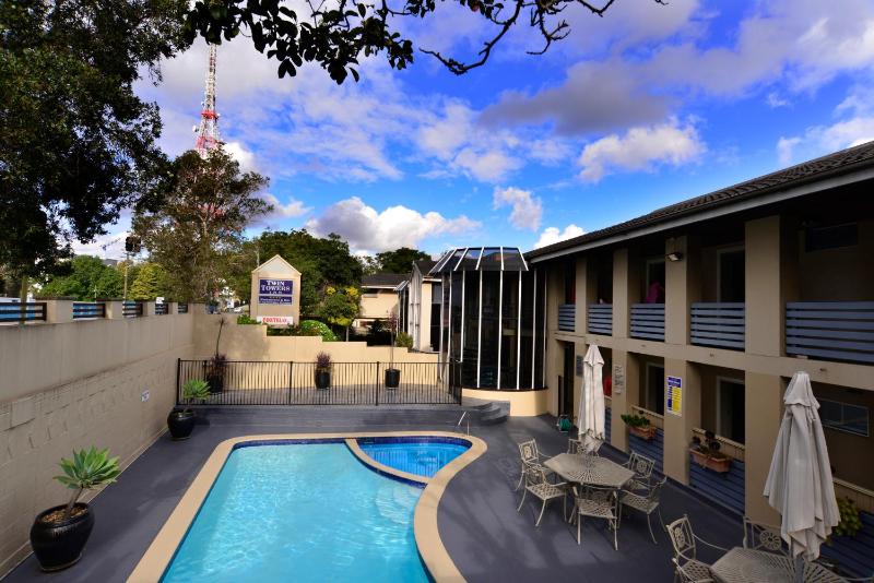 Twin Towers Inn - image 3