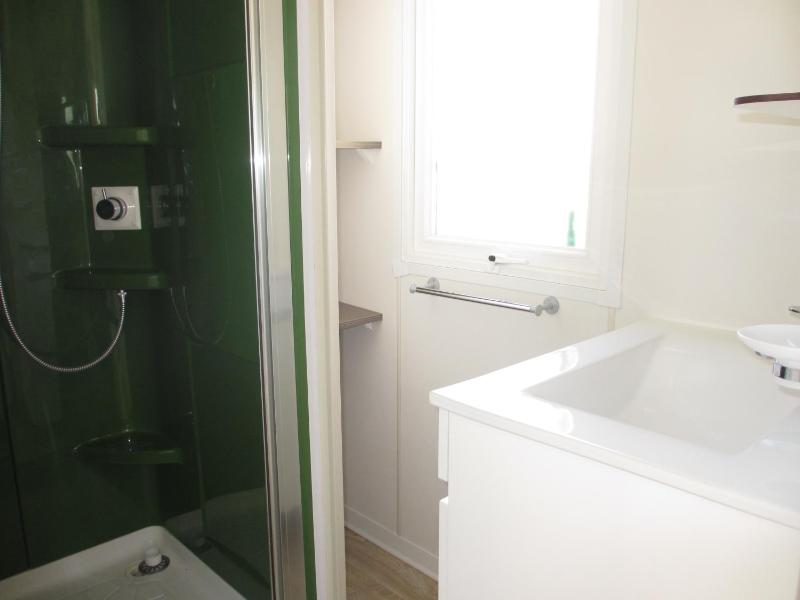 Two-Bedroom Mobile Home (4-6 Persons) image 3