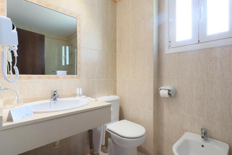 Twin Room with Parking image 1