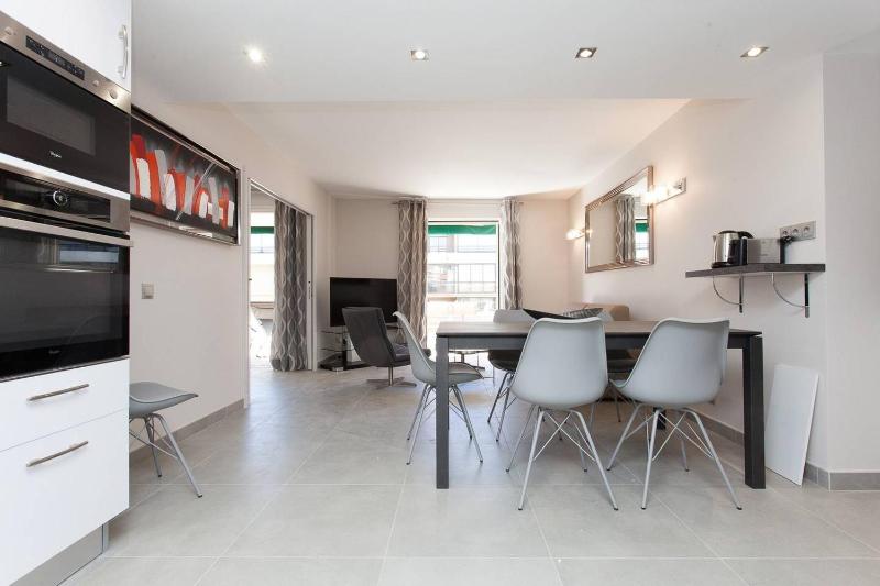 Carlton area: New 2 beds / 2 baths - image 12