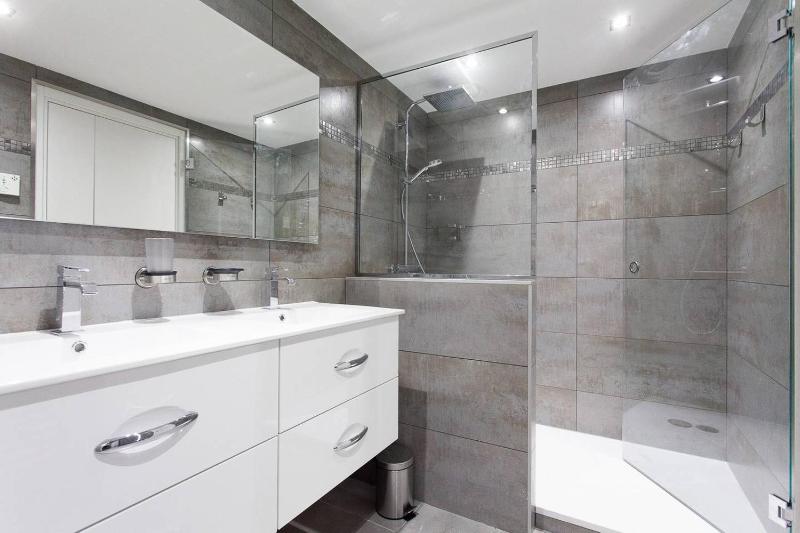 Carlton area: New 2 beds / 2 baths - image 15