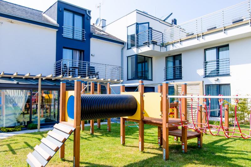 Apartamenty Villa Baltica Rewal - jacuzzi na dachu wi-fi parking w cenie - image 24