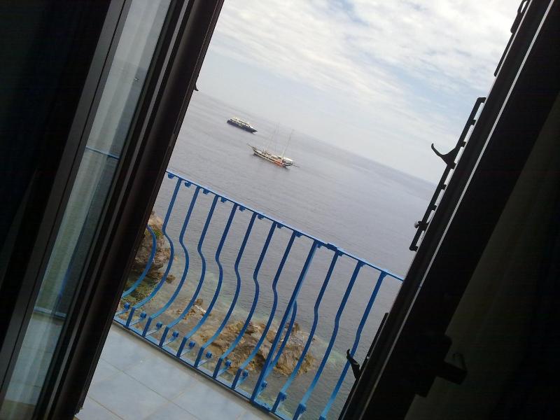 Double or Twin Room with Sea View image 3