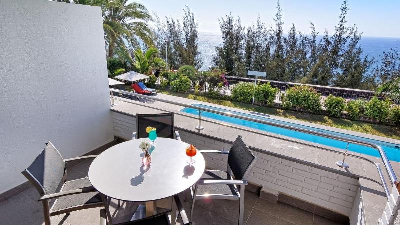 Superior One-Bedroom Apartment image 4