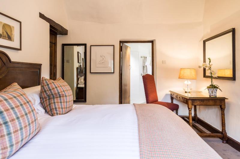 Classic Double Room image 1