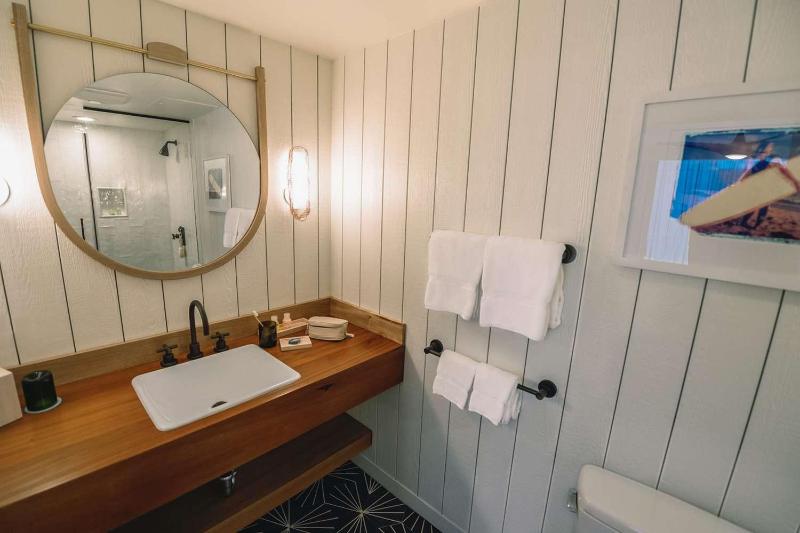 One-Bedroom Suite image 3