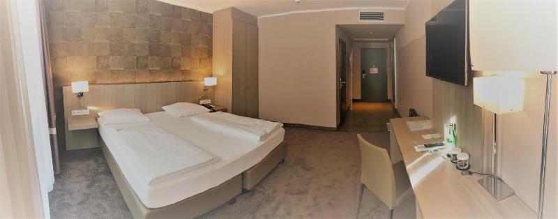 Superior Double Room image 3