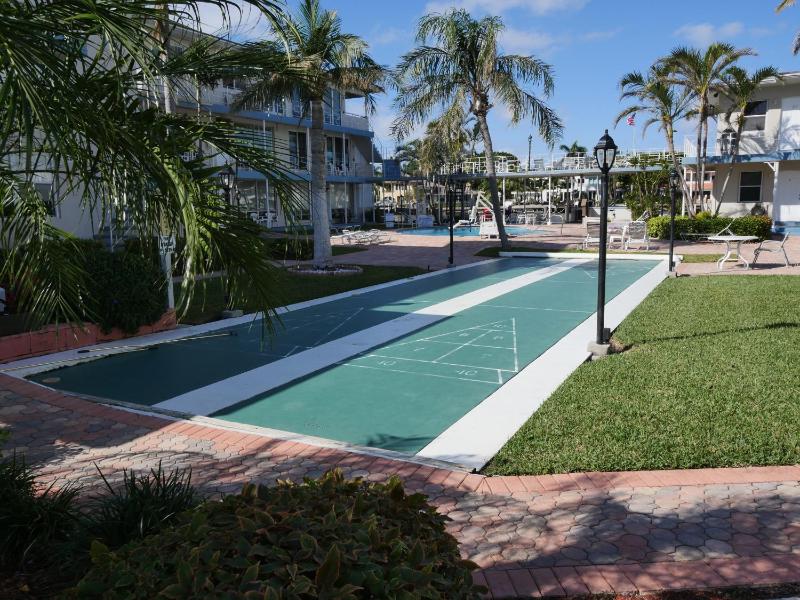 Holiday Isle Yacht Club - image 21