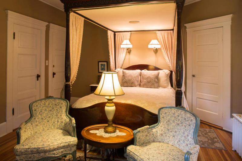 Superior Queen Room image 3