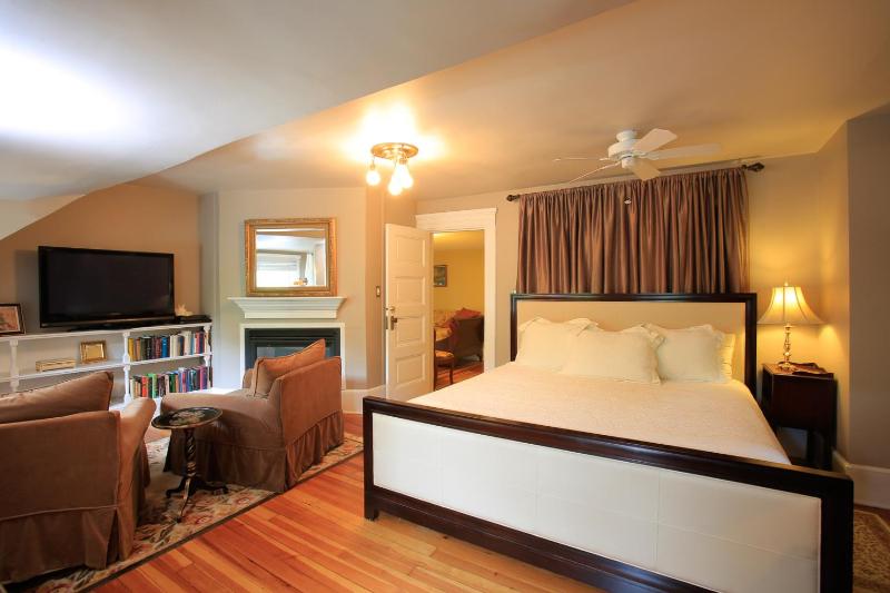 Suite with Balcony image 3