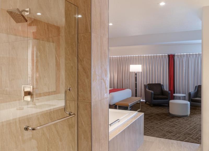 Resort Executive Suite, 1 King, Non-Smoking image 3