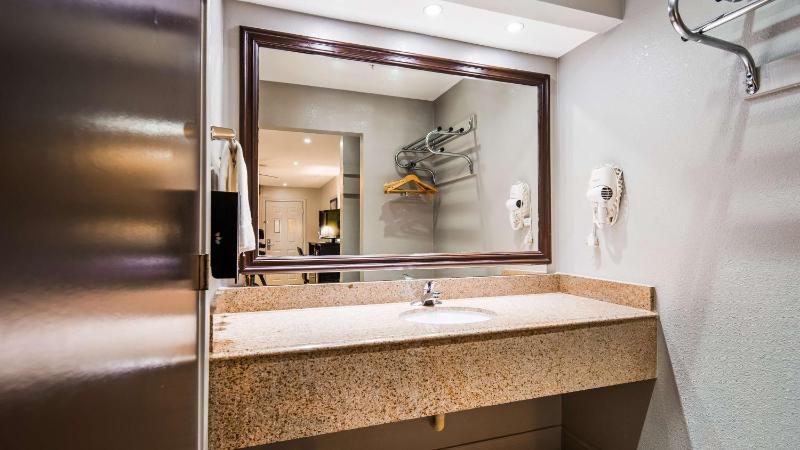 King Room with Spa Bath - Non-Smoking image 4