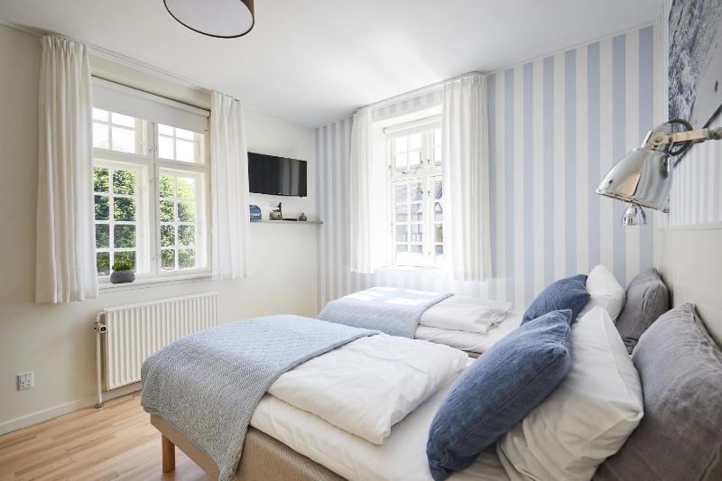 Small Double Room image 4