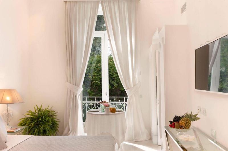 Standard Double Room image 3