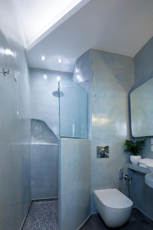 Family Room image 4