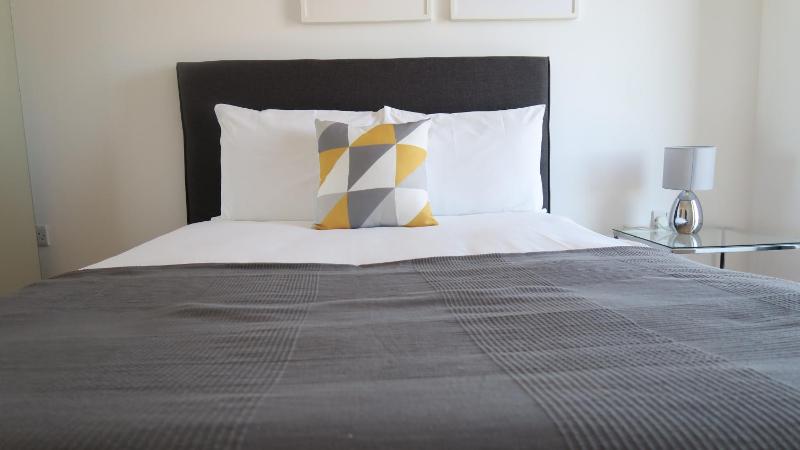 One-Bedroom Apartment image 2