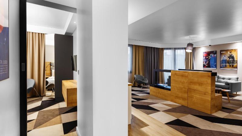 Executive Suite image 2