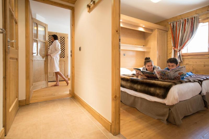 Two-Bedroom Apartment (6 Adults) with Spa Access image 4